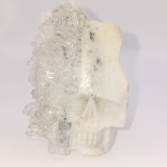 Quartz Crystal hand carved skull - Picture 8 of 10